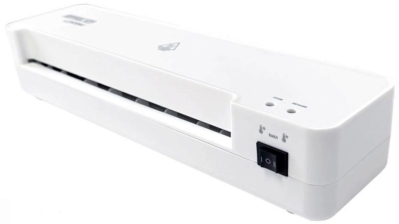 Фото-1 Ламинатор Office Kit L2309W, вид спереди справа на белом фоне; белый корпус, щель подачи, справа тумблер питания, рядом два круглых индикатора с подписями — чтобы увидеть расположение выключателя и индикации.