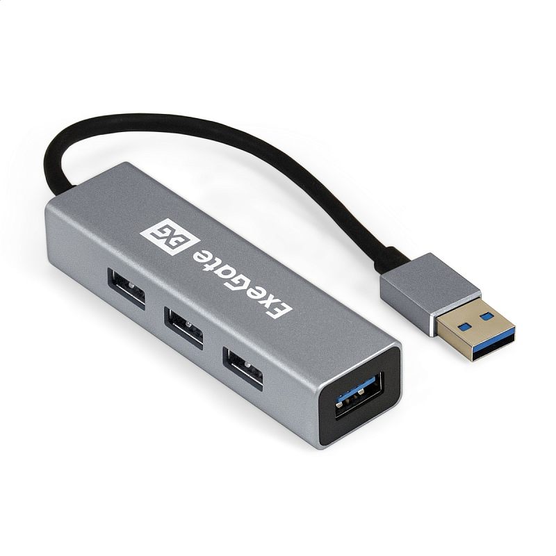 Фото-1 USB-хаб ExeGate DUB-4 EX293981RUS, вид под углом: серебристый алюминиевый корпус с четырьмя портами USB-A, коротким встроенным кабелем и штекером USB-A 3.0, на верхней панели нанесён логотип ExeGate; изображение показывает компактный формат и набор портов для страницы о USB-концентраторе.
