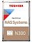 Фото-1 Жёсткий диск Toshiba N300 3.5 8 TB HDWG780XZSTA, фронтальный вид; серебристый корпус с бело-бежевой наклейкой NAS Systems N300, винтами по углам и прямоугольной лицевой панелью; фото важно для страницы товара, где нужен вид маркировки и форм-фактора накопителя.