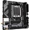 Фото-2 Материнская плата Gigabyte B650I AX, ракурс под углом: видны радиатор VRM сверху, кожух I/O слева и кожух M.2, расположение разъёмов питания по краям; важно для страницы &mdash; помогает оценить высоту радиаторов на mini‑ITX.